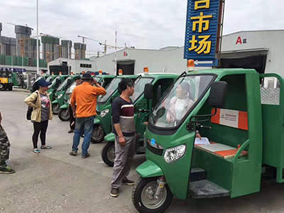 環(huán)衛(wèi)垃圾車交付客戶驗收